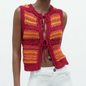Red and orange TIED CROPPED KNIT VEST
MULTICOLORED - REF. 2893/012

M